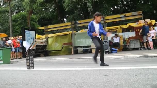 Sao Paulo Brazil November 2018 Unidentified Dancer Imitating Famous Michael — Stock Video