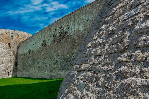 Edificios Históricos Antigua Fortaleza Con Torres Murallas Que Sobrevivido Hasta — Foto de Stock