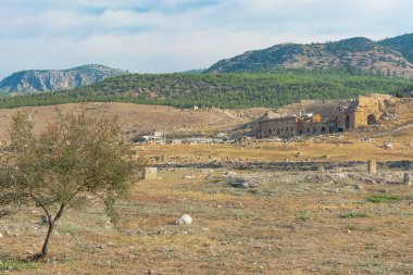 Antik mimarlık tarihi Parkı. Kalıntıları korunmuş antik Yunan ve Roma binası ve kentsel altyapı.