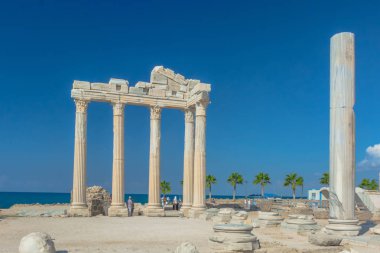 Yan Türkiye'deki antik Roma kenti kalıntıları. Binalar, tiyatro ve diğer altyapı antik kentin kalıntıları. Antik Yunan ve Roma dönemlerin tarihsel anıtlar.