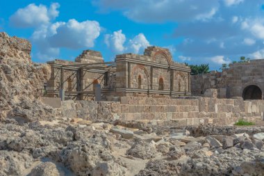 Yan Türkiye'deki antik Roma kenti kalıntıları. Binalar, tiyatro ve diğer altyapı antik kentin kalıntıları. Antik Yunan ve Roma dönemlerin tarihsel anıtlar.