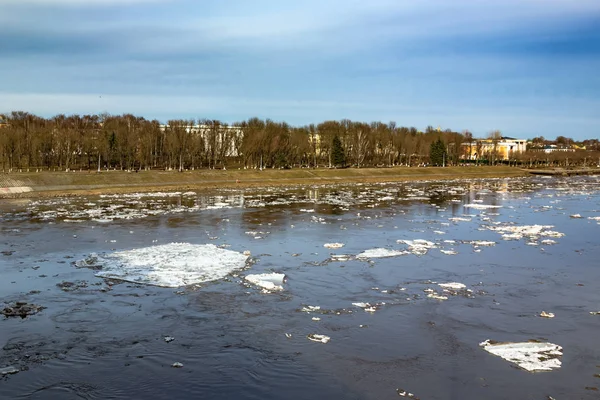 Ice Drifting River City Spring Ice Melts Floats River — Stock Photo, Image