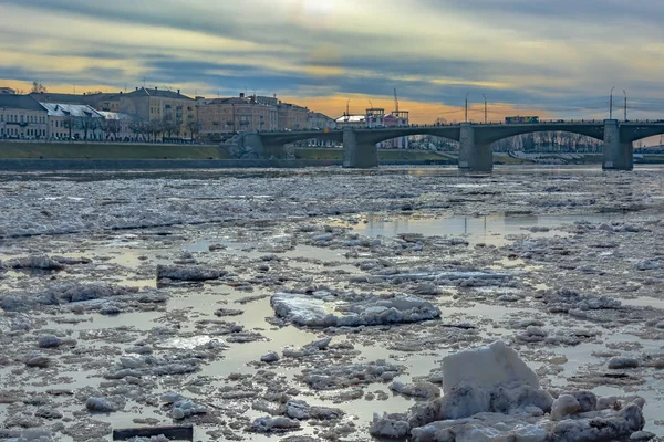 Ice Drifting River City Spring Ice Melts Floats River — Stock Photo, Image