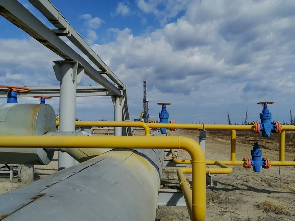 Pipeline Fittings Manifold Producing Gas Wells Field Handwheels High Pressure — Stock Photo, Image