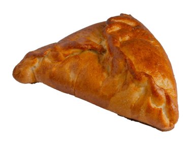 İzole et. Doldurulmuş fırında turta, samsa ya da ekosmak, üçgen şeklinde. Yan görünüm.