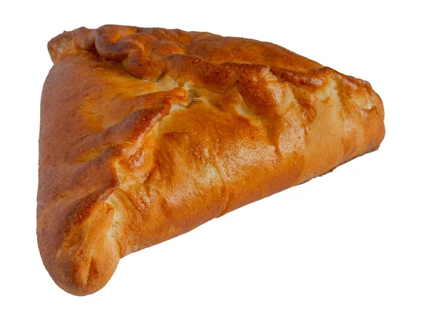 İzole et. Doldurulmuş fırında turta, samsa ya da ekosmak, üçgen şeklinde. Yan görünüm.