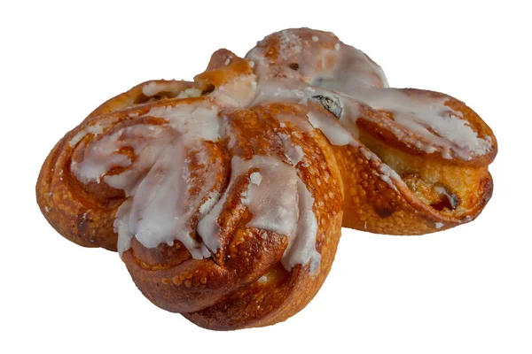 İzole et. Kuru üzümlü tatlı rulo. Üstü beyaz jöleli olsun. Yan görünüm.