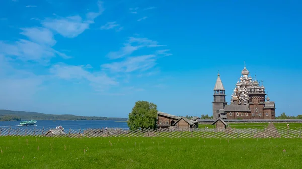 Landschap Het Kizhi Eiland Lake Onega Een Zomerse Zonnige Dag — Stockfoto