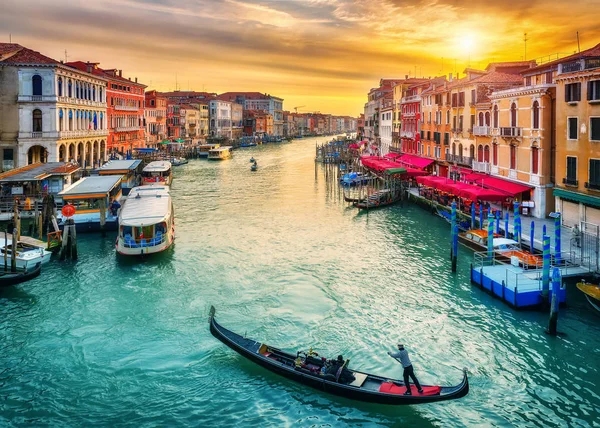 Rialtobrug in Venetië — Stockfoto