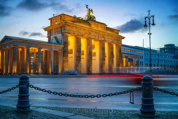 Puerta de Brandeburgo al atardecer — Foto de Stock