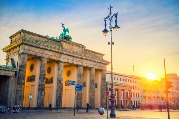 Brandenburger Tor i skymningen — Stockfoto