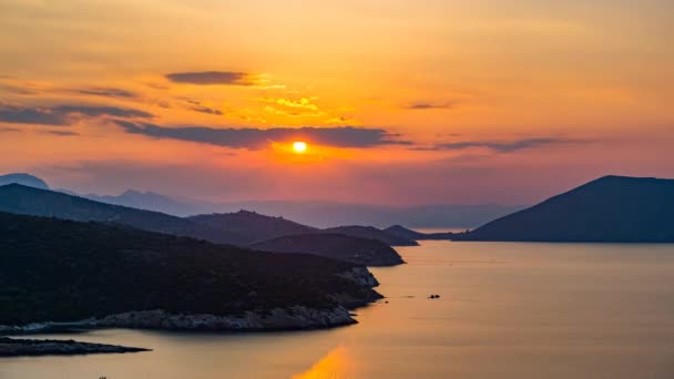 Timelapse захід сонця на острові Poros, Греція — стокове відео