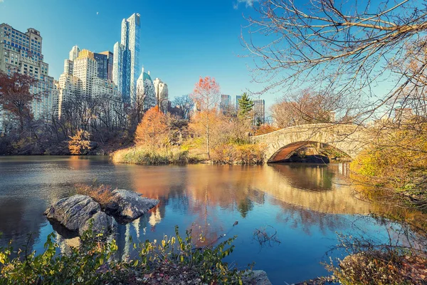Central park at autumn morning — Stock Photo, Image