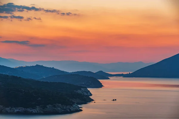 Solnedgång över havet i Grekland — Stockfoto