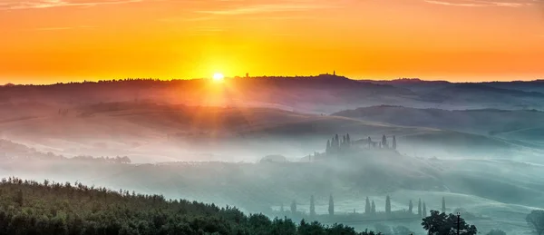 Toskana bei Sonnenaufgang — Stockfoto