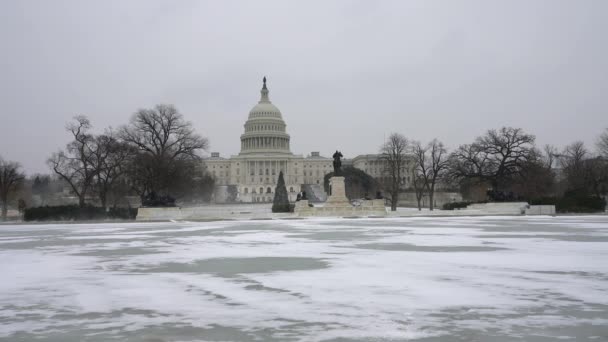 Capitool in Washington DC in de winter — Stockvideo