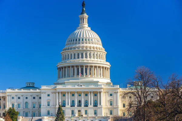 US Capitol at sunny day — Stock Photo, Image