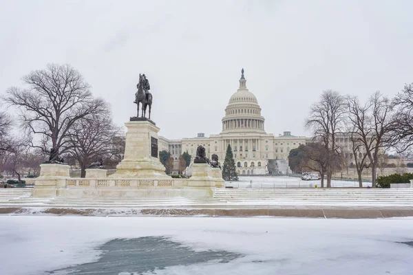 Amerikai Capitol Washingtonban télen — Stock Fotó