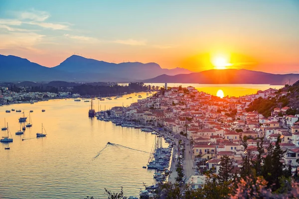 Puesta de sol en Grecia, isla de Poros — Foto de Stock