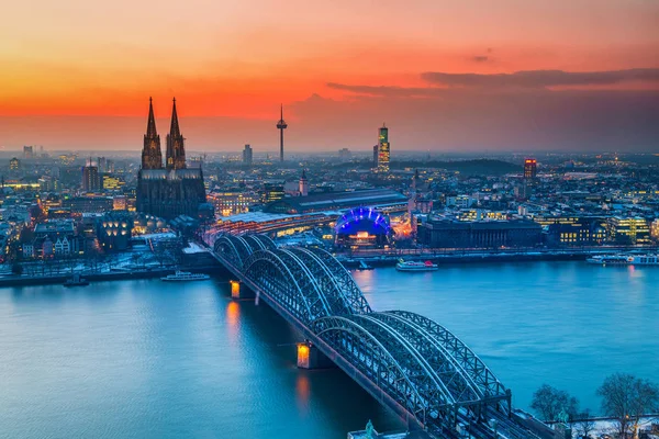 Luftaufnahme von Köln bei Nacht — Stockfoto