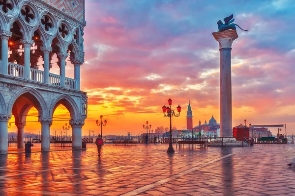 Wschód Słońca w Piazza San Marco w Wenecji — Zdjęcie stockowe