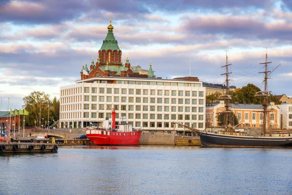 Helsinki Harbor 's avonds — Stockfoto