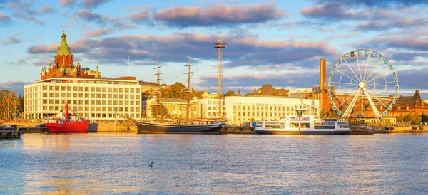 Přístav Helsinky při západu slunce — Stock fotografie