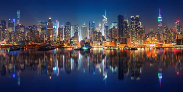 Vue sur Manhattan la nuit — Photo