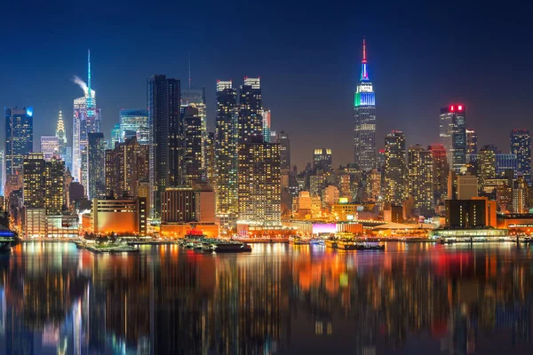 Vue sur Manhattan la nuit — Photo