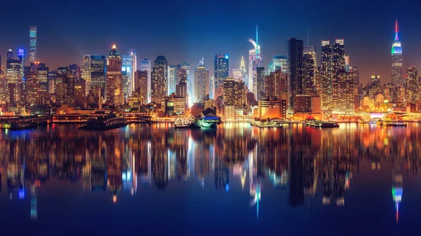 Vista sobre Manhattan à noite — Fotografia de Stock