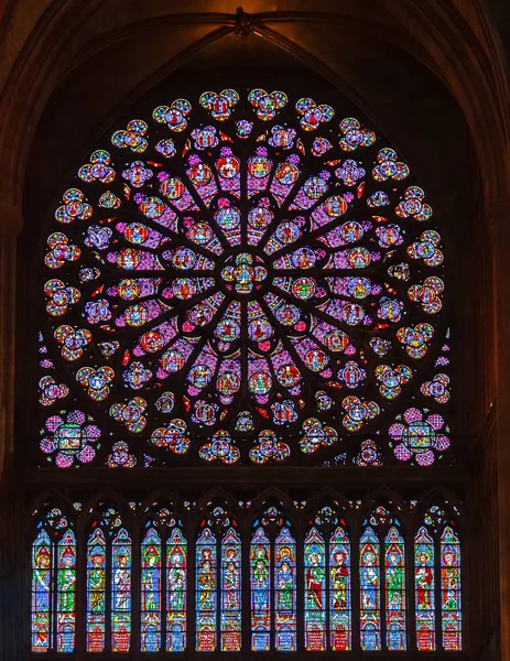 Vidriera en Notre Dame de Paris — Foto de Stock