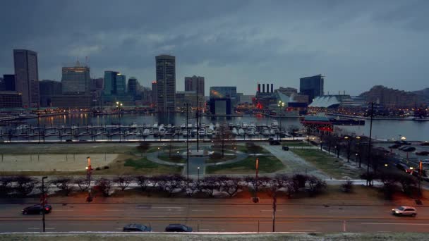 Vue sur l'horizon de Baltimore et le port intérieur de Federal Hill — Video
