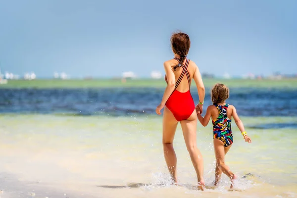 Young mother and little daughter enjoying the beach in Dominican Republic — Stock Photo, Image