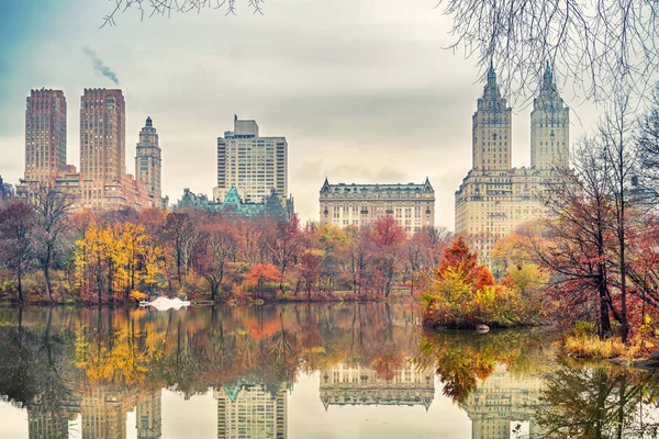 Central Park am Herbstmorgen — Stockfoto