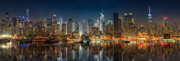 Uitzicht op Manhattan 's nachts — Stockfoto