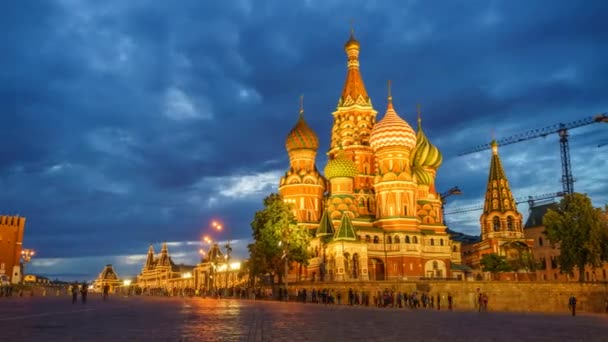 Timelapse de la catedral de San Basilio y el Kremlin de Moscú por la noche — Vídeos de Stock