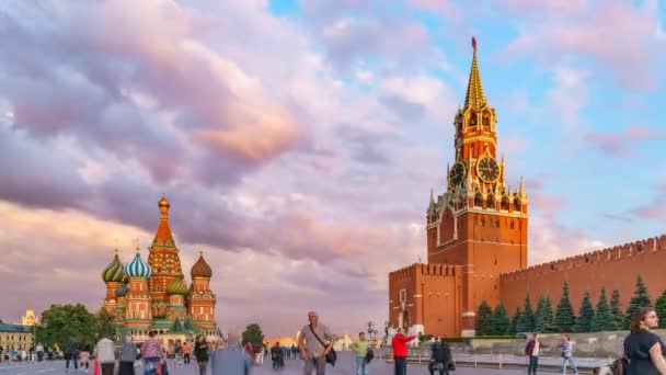 Timelapse de cuadrado rojo, kremlin de Moscú y catedral de las albahacas de st — Vídeos de Stock