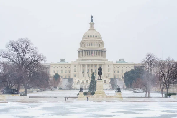 Amerikai Capitol Washingtonban télen — Stock Fotó