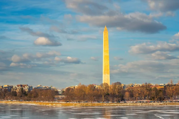 Vista sul monumento di Washington in inverno — Foto Stock