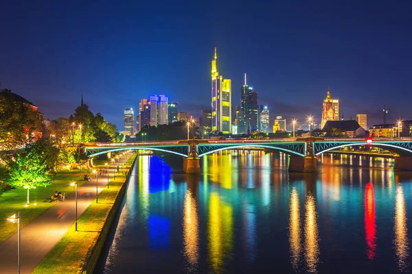 Frankfurt in de nacht — Stockfoto