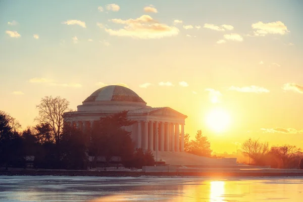 杰斐逊纪念馆在冬天日落 — 图库照片