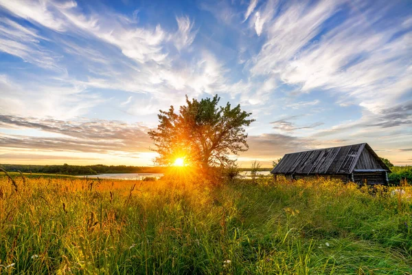 Färgglad solnedgång på landsbygden — Stockfoto