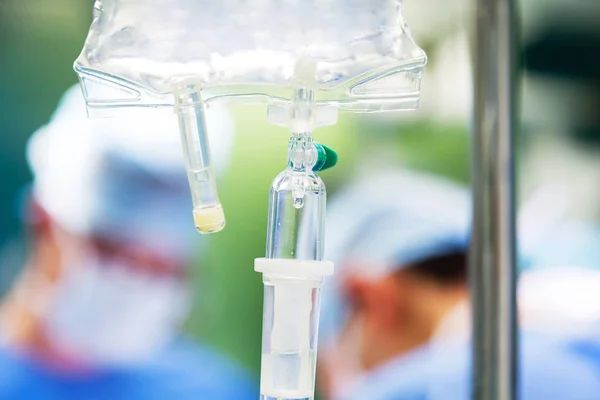 IV infuus in operatie kamer — Stockfoto