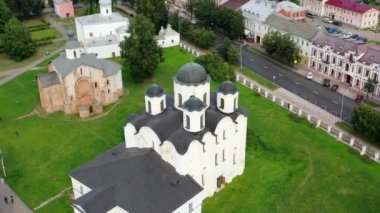 Aziz Nicholas Katedrali, Rusya 'nın Veliky Novgorod kentindeki Yaroslav avlusundaki antik katedral.