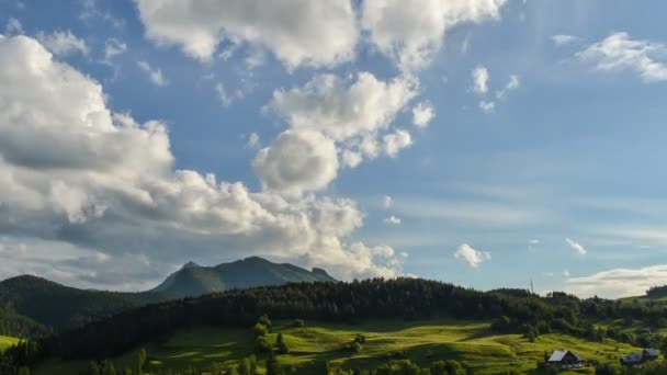 绿色景观的云层时间流逝 — 图库视频影像