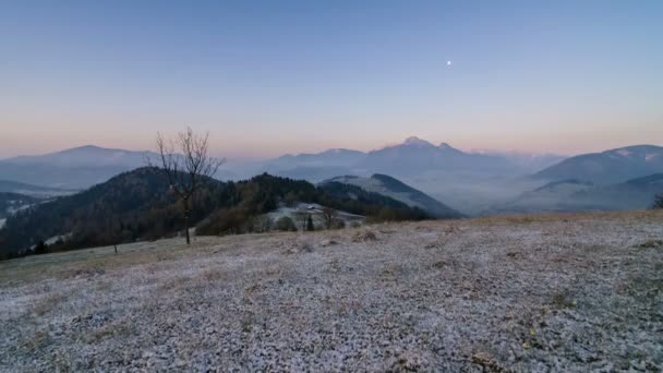 Sonnenuntergang Über Der Berglandschaft Zeitigen Frühling Zeitraffer — Stockvideo