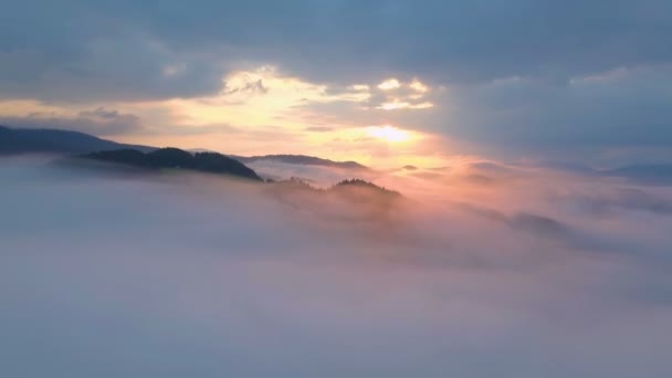 Lever Soleil Aérien Sur Paysage Brumeux — Video