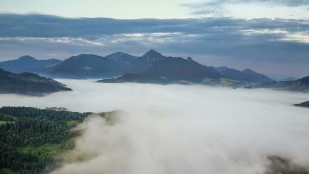 Πρωί Πάνω Από Σύννεφα Στα Βουνά — Αρχείο Βίντεο