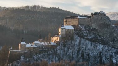 Dracula zaman atlamalı tarihi kale kış akşam
