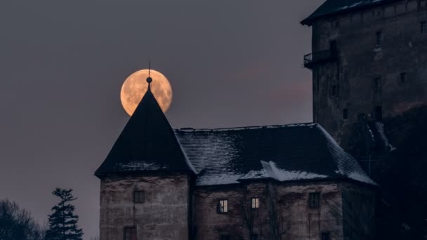 Vollmond Über Burgturm Zeitraffer — Stockvideo